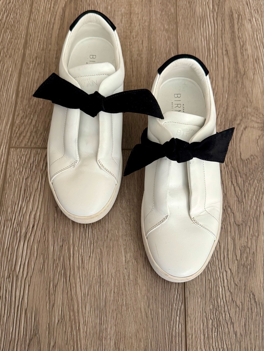 Alexandre Birman Clarita Bow Leather Sneakers (white and black)